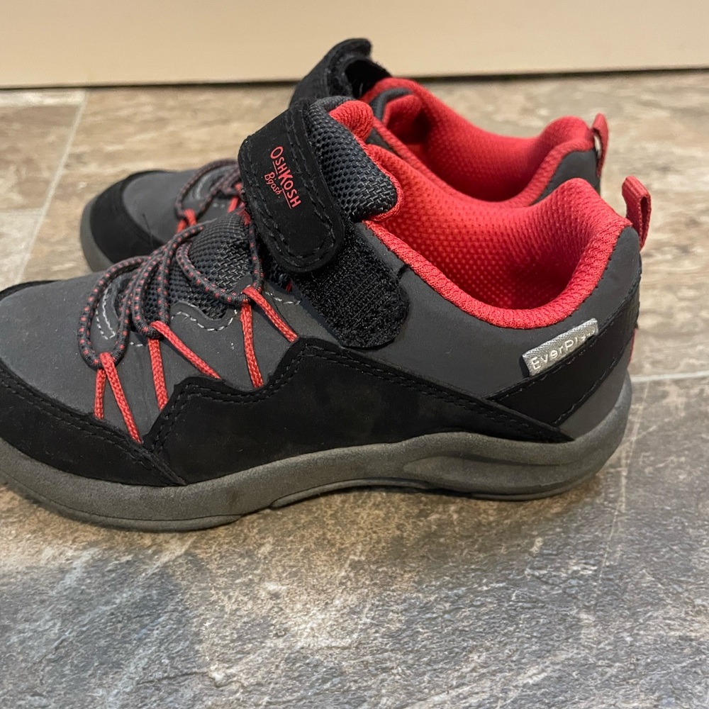 OshKosh Kid EverPlay Rugged Sneakers size 10